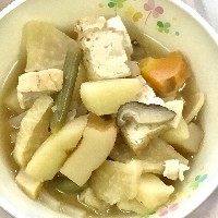 干しカブや野菜を煮た写真
