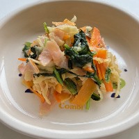 切り干し大根とほうれん草、人参のバターソテーの写真