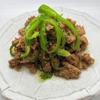 細切りピーマンとひき肉のみそ炒めの写真