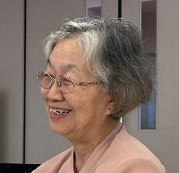 ステキな笑顔の80歳女性の写真